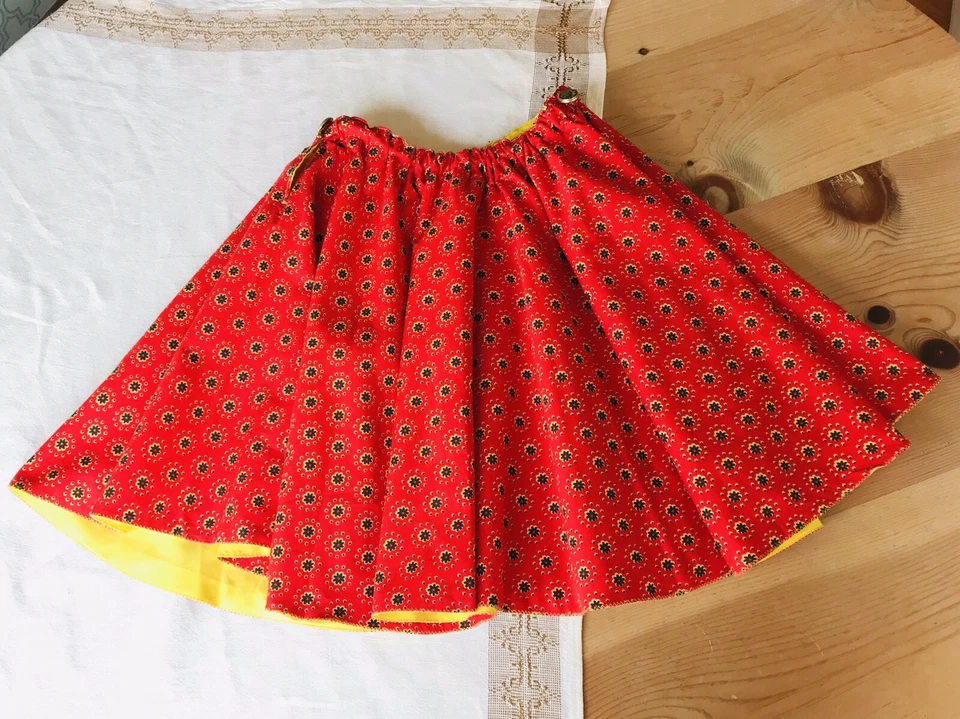Vintage Handmade Circle Skirt Girls German Style Red Flowers Lined Size Med 8-10 - Photo 2/4