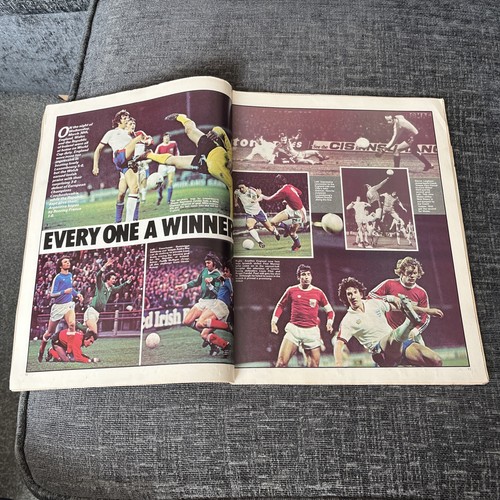Shoot Magazine 30 Apr 1977 Stoke City Andy Gray Anton Otulakowski Steve Williams - Picture 2 of 5