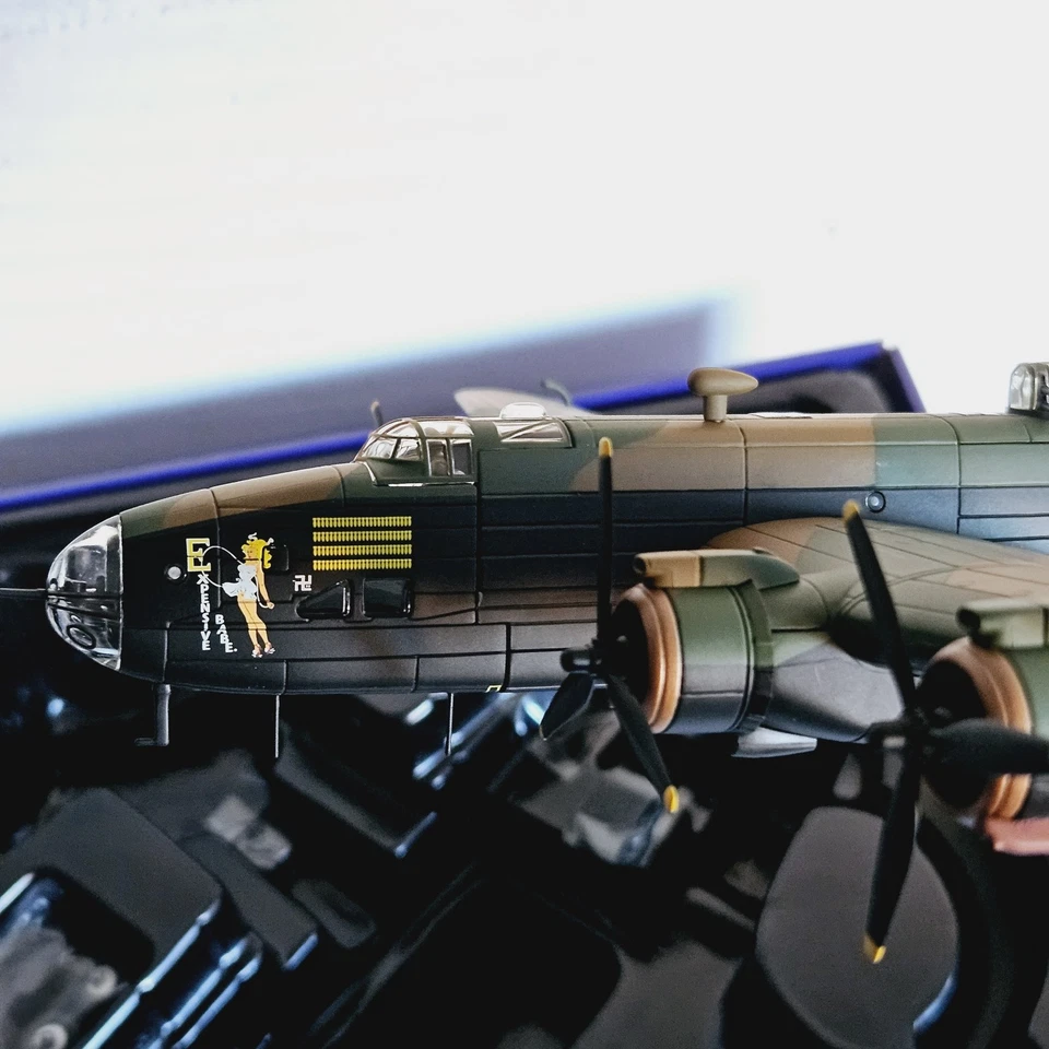 Corgi 1:72 AA37209 Handley Page Halifax "Niño caro" RAF Nº 51 Cuadrado Mar 1945 Foto 4 de 4