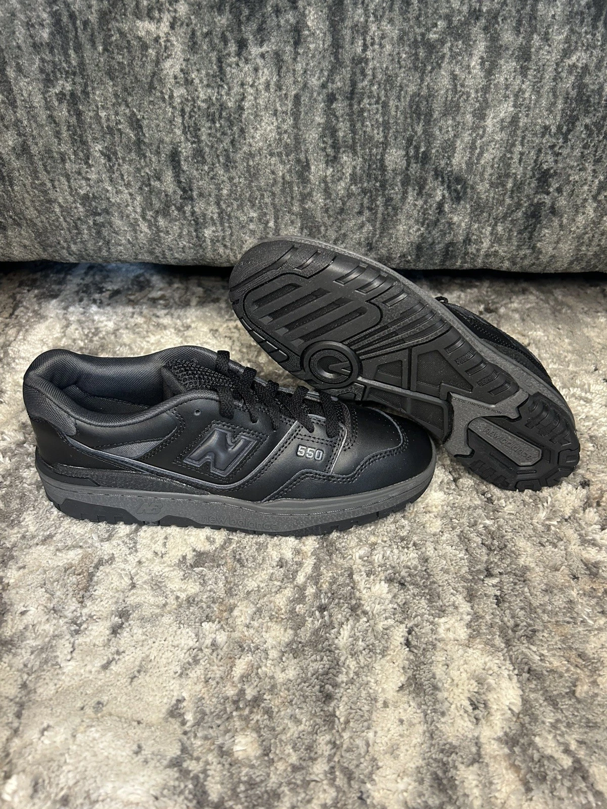 New Balance 550 Triple Black Sneakers Comfort Shoes Kids Size 7/Womens size 8.5
Opens in a new windo