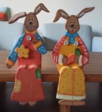 Osterhasenpaar aus Holz, Kantenhocker