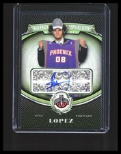 2008-09 Robin Lopez Rookie Card Auto - Topps Treasury Refractor #134 Suns. rookie card picture