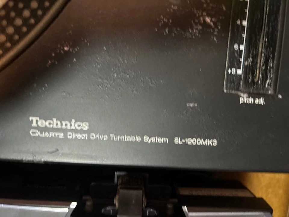 Tocadiscos Technics SL-1200MK3 negro de accionamiento directo para DJ funcionando Foto 2 de 2