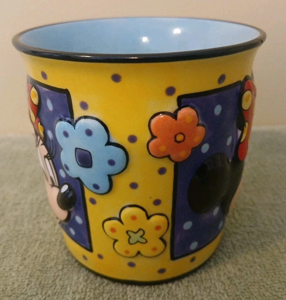 Taza de café en relieve 3D The Disney Store Minnie Mouse 4" Foto 3 de 4