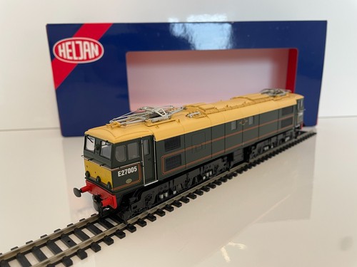Heljan 77011 OO Gauge EM2 E27005 BR LINED GREEN EXCLUSIVELY FOR OLIVIA'S TRAINS - Picture 4 of 11