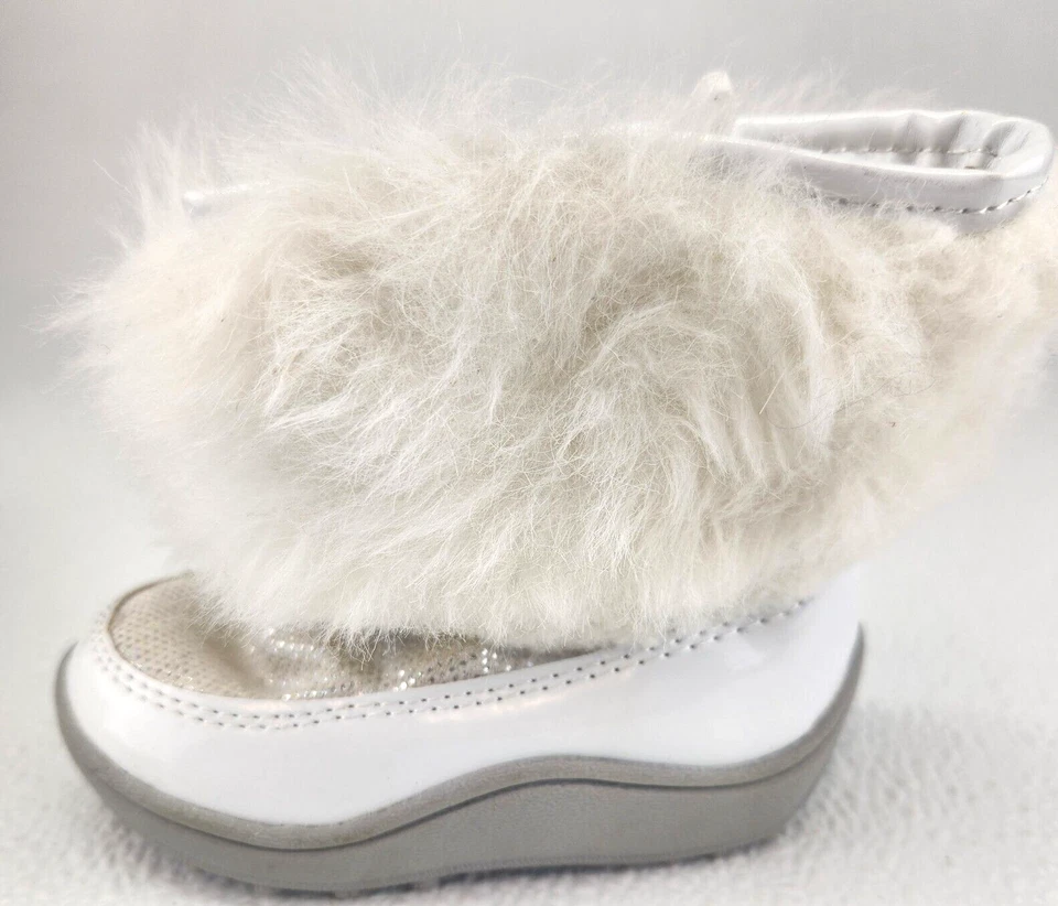 Botas de piel sintética blancas Faded Glory para niña talla 4 Foto 2 de 4