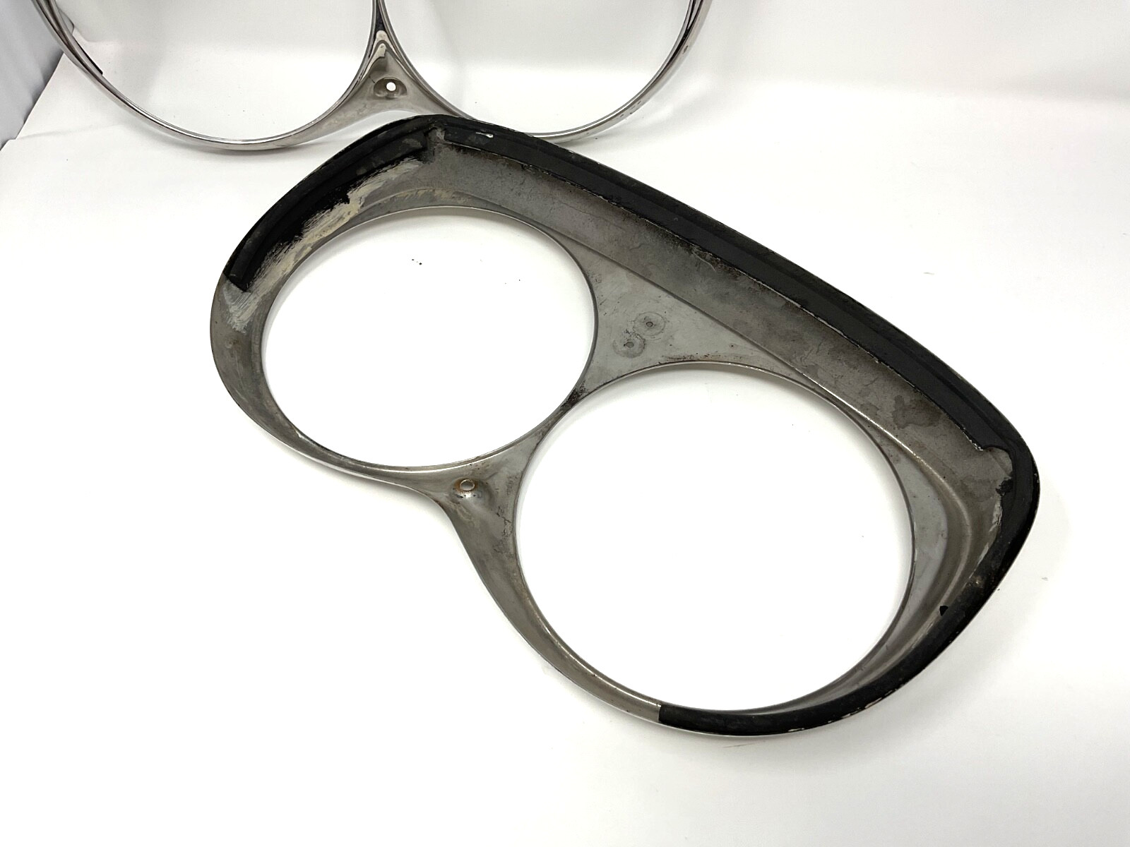 (C) Set of 2 Rolls Royce Silver Shadow Headlight Surround Trim