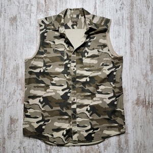 camo sleeveless jacket