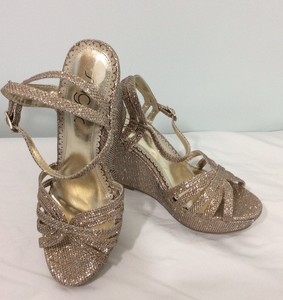 capricorn wedge sandal