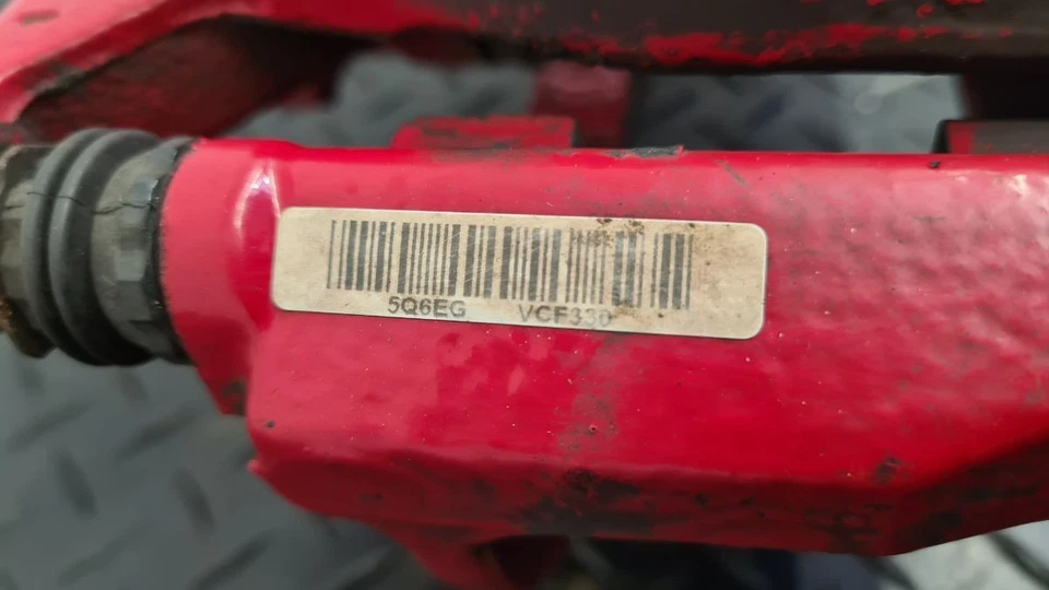 SEAT LEON MK3 (5F) (SE370) 2017 2.0 TSI FRONT BRAKE CALIPERS PAIR RED 5FA615123B - Image 4 of 4