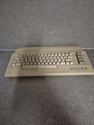 COMMODORE C 64C 64 C  in gutem Zustand 100% OK
