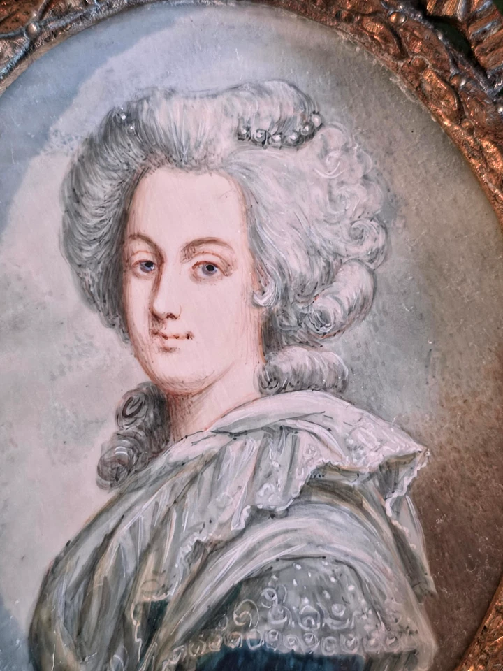 Rare MINIATURE du XVIIeme. Portrait de femme. CADRE en bronze du XIXe. - Photo 2/3