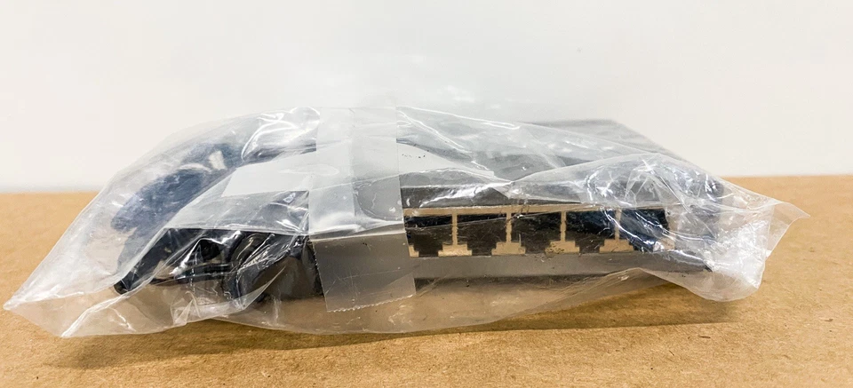 Cisco SF100D-05 5-Port 10/100 Small Business Switch Or Unmanaged Home Network - Image 2 of 2