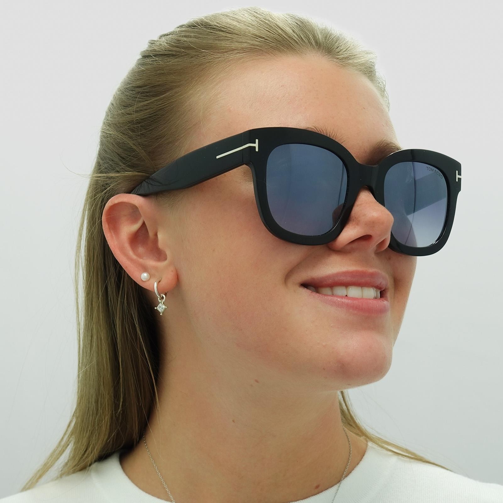 Tom Ford Sunglasses 0613 Beatrix 01C Shiny Black Smoke Gray Mirror image 5