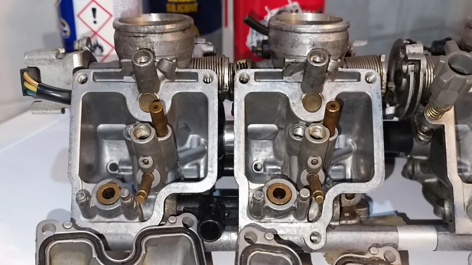 Carburador Honda cb400 SF NC31 con TPS (versión R, S) 1992-1998 Foto 4 de 4