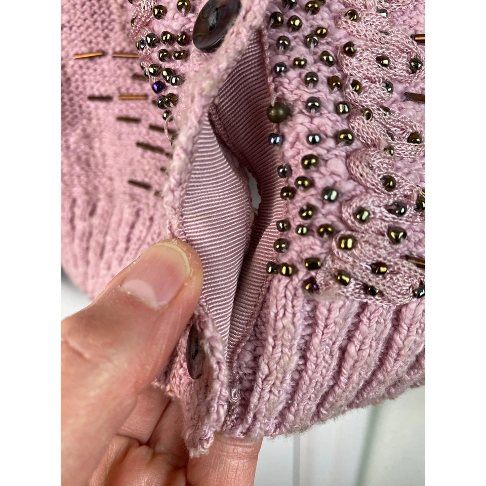 Suéter cárdigan para mujer Sundance rosa con cuentas abotonadas Foto 3 de 4
