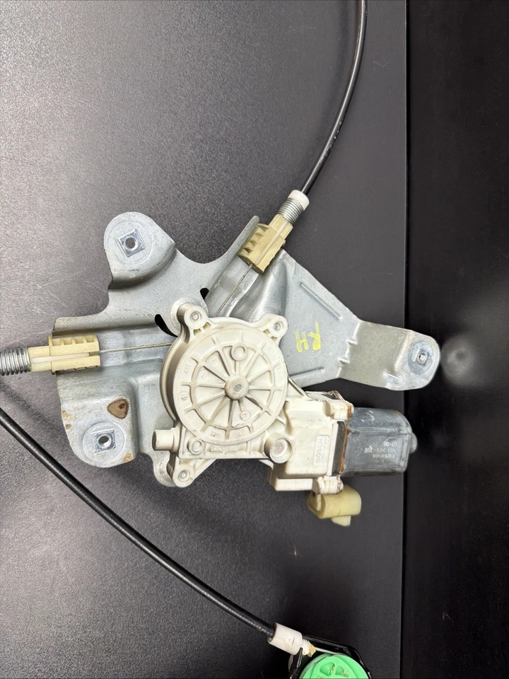 06-10 PONTIAC SOLSTICE SATURN SKY PASSENGER SIDE RIGHT WINDOW REGULATOR W/ MOTOR - Image 2 of 4