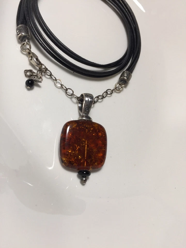 Collar Colgante Silpada Plata de Ley y Cuero Ámbar N1285.Retirado  Foto 3 de 4