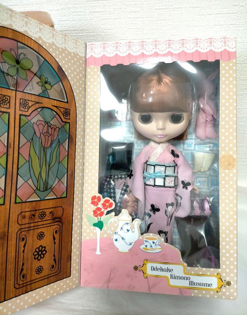 TAKARA TOMY Neo Blythe CWC Limited Outing Kimono Girl Doll