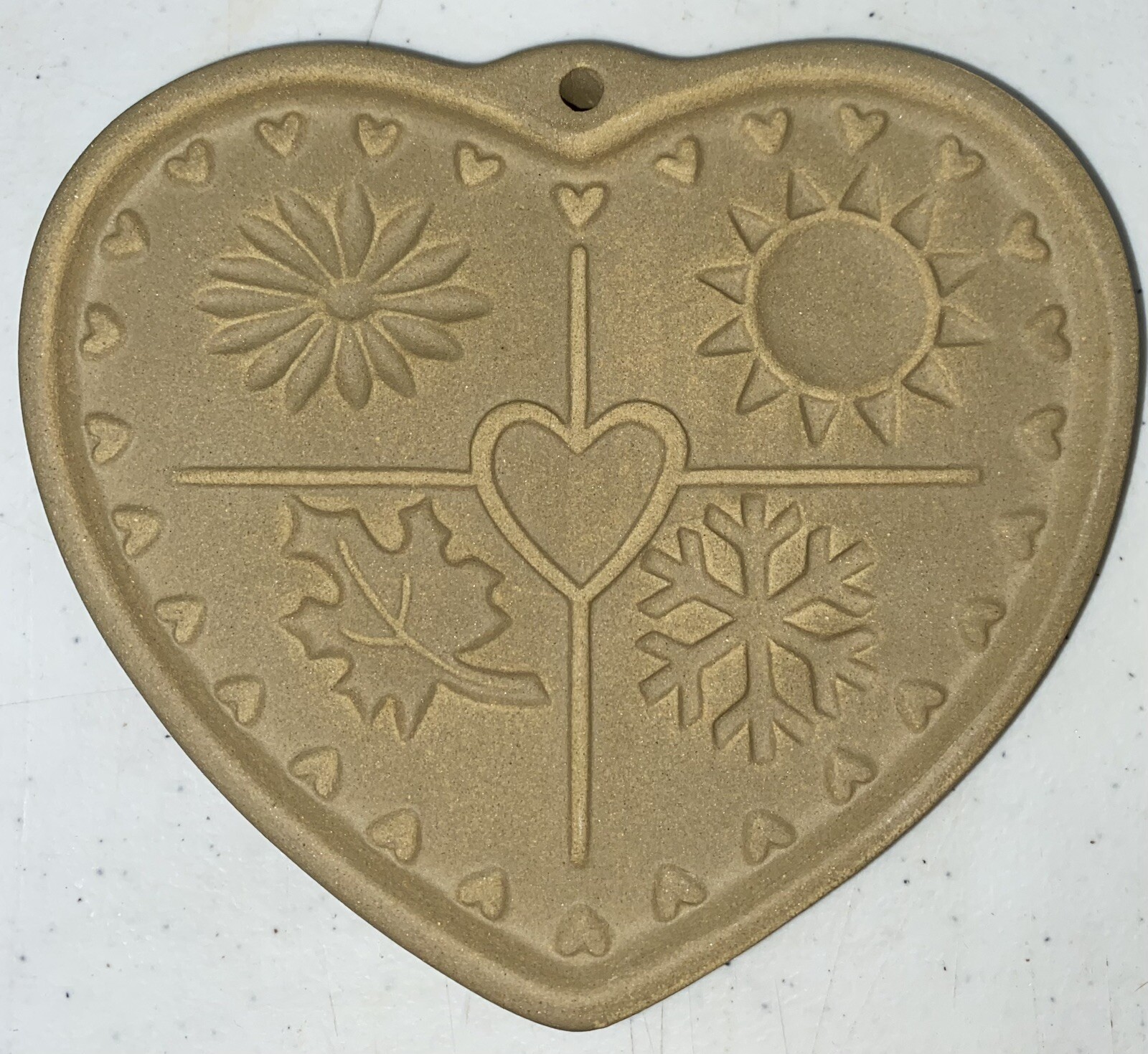 VTG 1997 Pampered Chef 6” Stoneware Seasons Of The Heart Cookie Mold