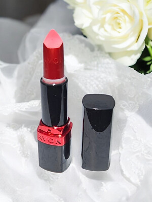 Avon ULTRA CREAMY Lippenstift Farbe Pflege 68 Red 2000 Glanz Cremig SQUALANE