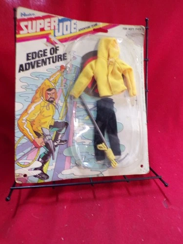 EDGE OF ADVENTURE  HASBRO SUPER JOE ADVENTURE TEAM OUTFIT ON ORIGINAL CARD