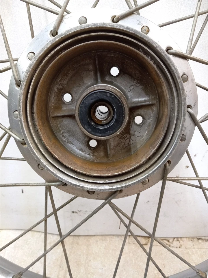 Llanta trasera Yamaha 100 LS2 TWIN 1972 PA AP-152 Foto 2 de 4