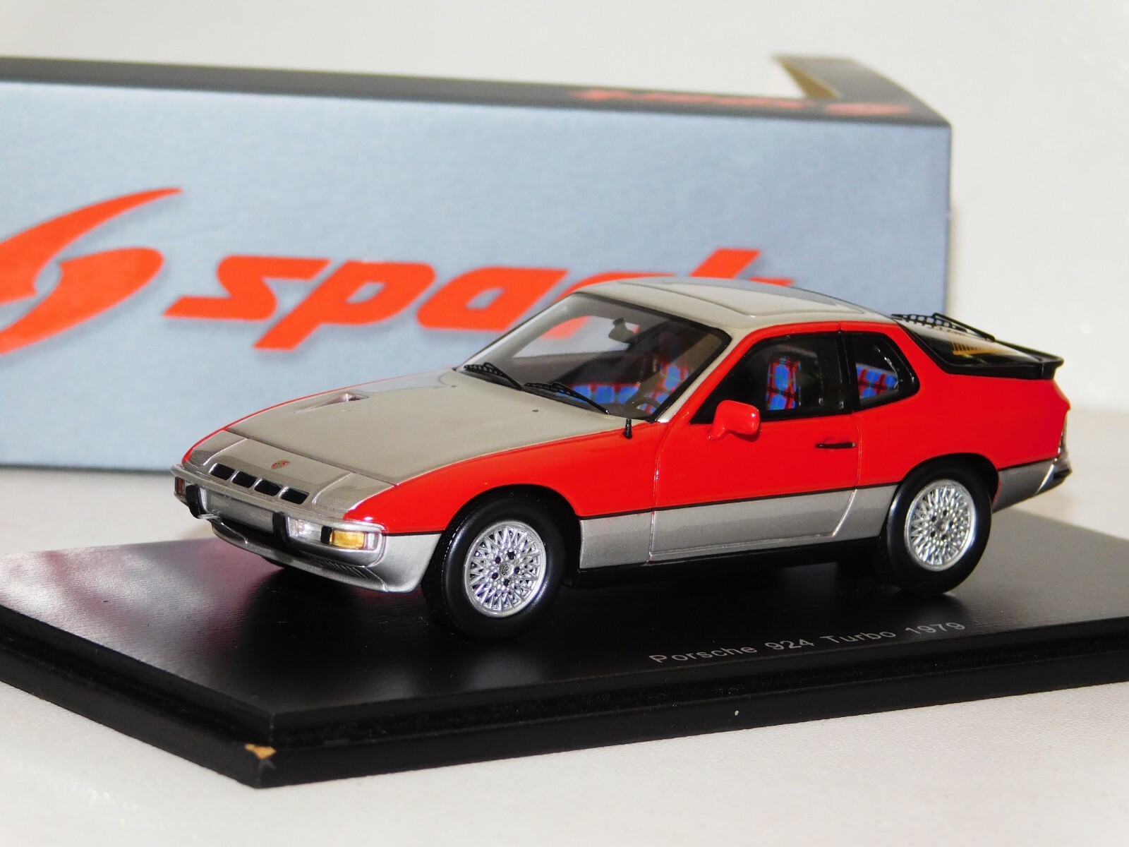 Spark Porsche 924 Turbo 1979 1:43 S1376