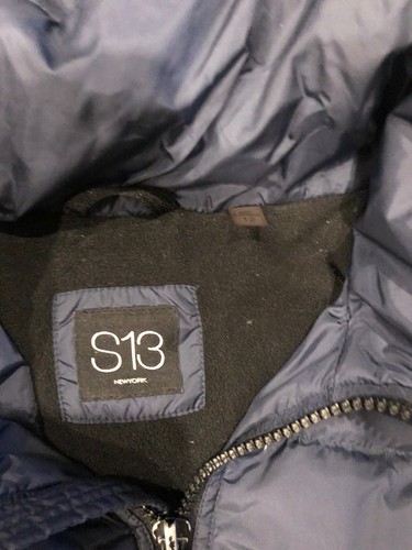 Boys size 12 S13 Navy puffer jacket. Detachable Hood - Picture 4 of 12