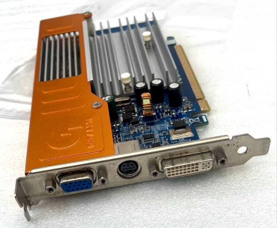 Gigabyte Nvidia GeForce 8400 GS 512MB GDDR2 PCI-E X16 Video Graphivs Card - Image 3 of 4