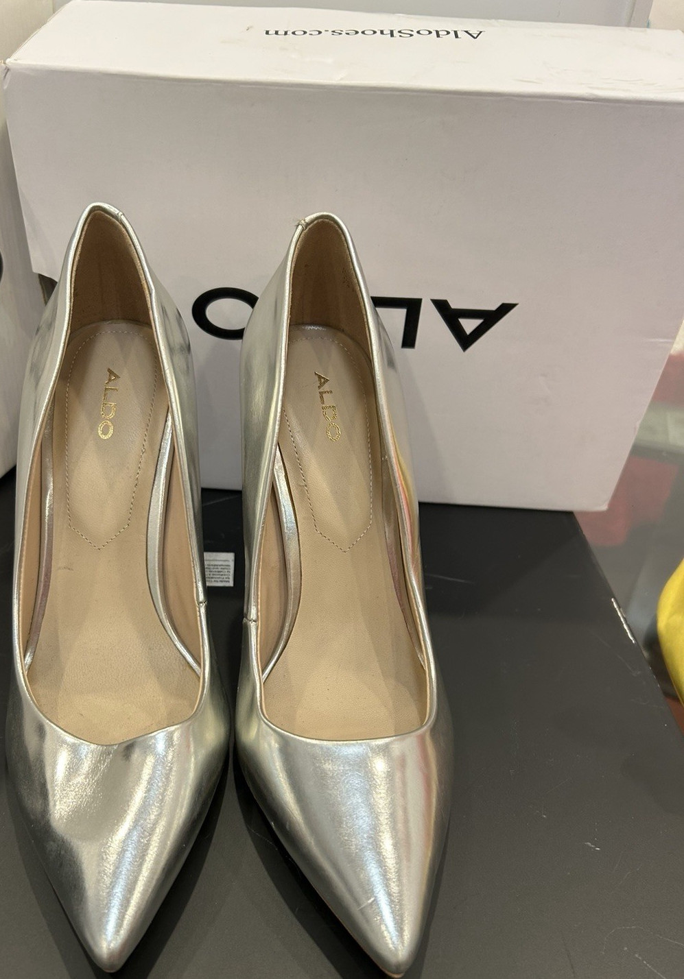 ALDO Women's Silver Pointed Toe Stiletto Shiny Leather Pumps Sz 7.5