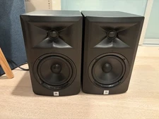 JBL LSR305 Powered Studio Monitor Speaker Pair (Black) Pre-owned