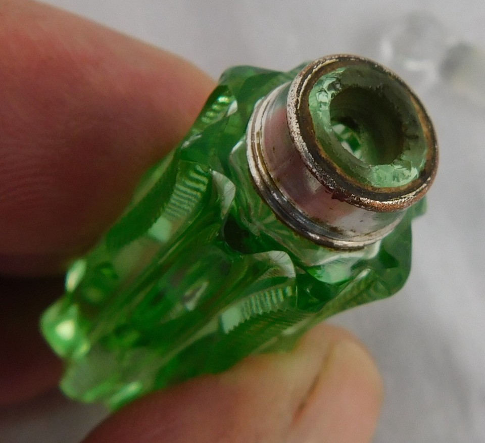 VINTAGE BEAUTIFUL VANITY LADY PENDANT LITTLE GREEN GLASS PERFUME BOTTLE