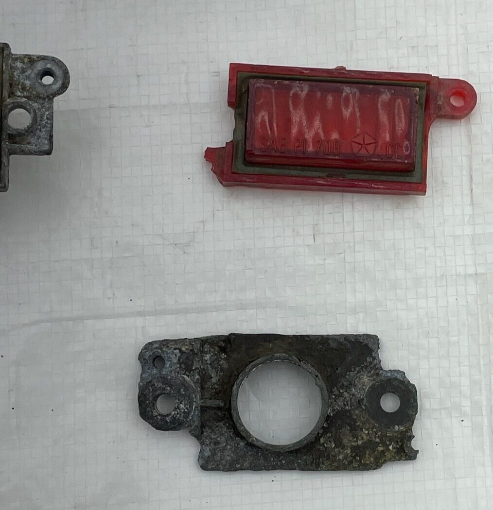 1970-71 Lot of 12 Cuda Side Marker Red Light Mopar Rear 1970-71 Lot of 12 Cuda Side Marker Red Light Mopar Rear