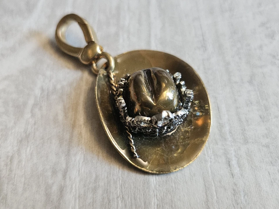 ❤️ Juicy Couture 2006 Rodeo Princesa Vaquero Tiara Sombrero Dije YJRU0673 Raro Foto 4 de 4