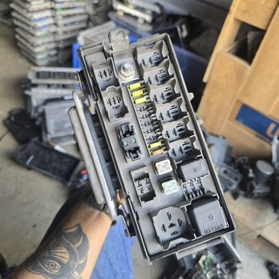 2004-2006 DODGE DURANGO FUSE BOX INTEGRATED MODULE OEM 56049097AD