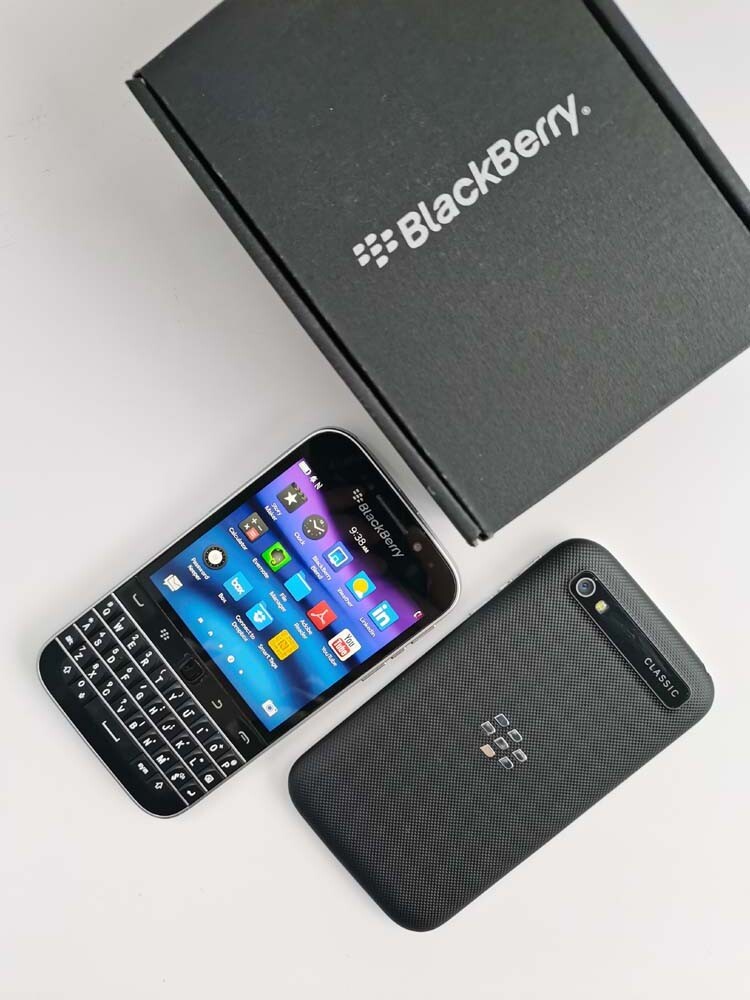 BlackBerry Classic ブラック　q20 BlackBerry Classic Q20 (Boxed) Unlocked 4G 16GB Keyboard