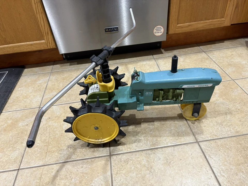 John Deere 4010 Traveling Sprinkler Tractor In Working Condition Vintage - Image 2 of 4