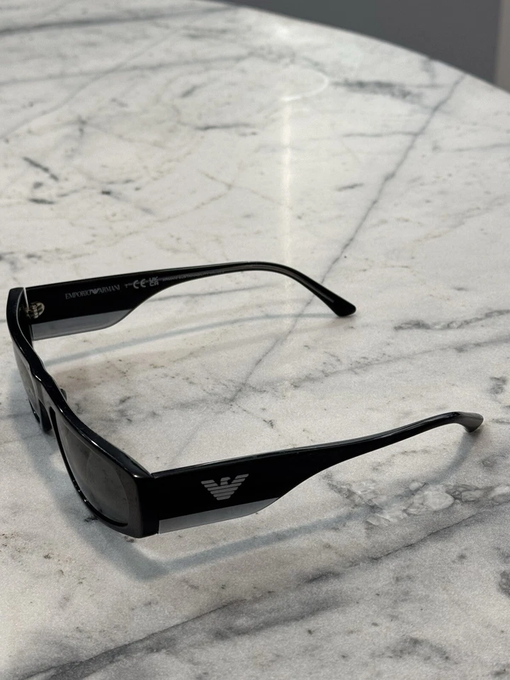 Gafas de sol polarizadas Emporio Armani para hombre - negras Foto 2 de 4