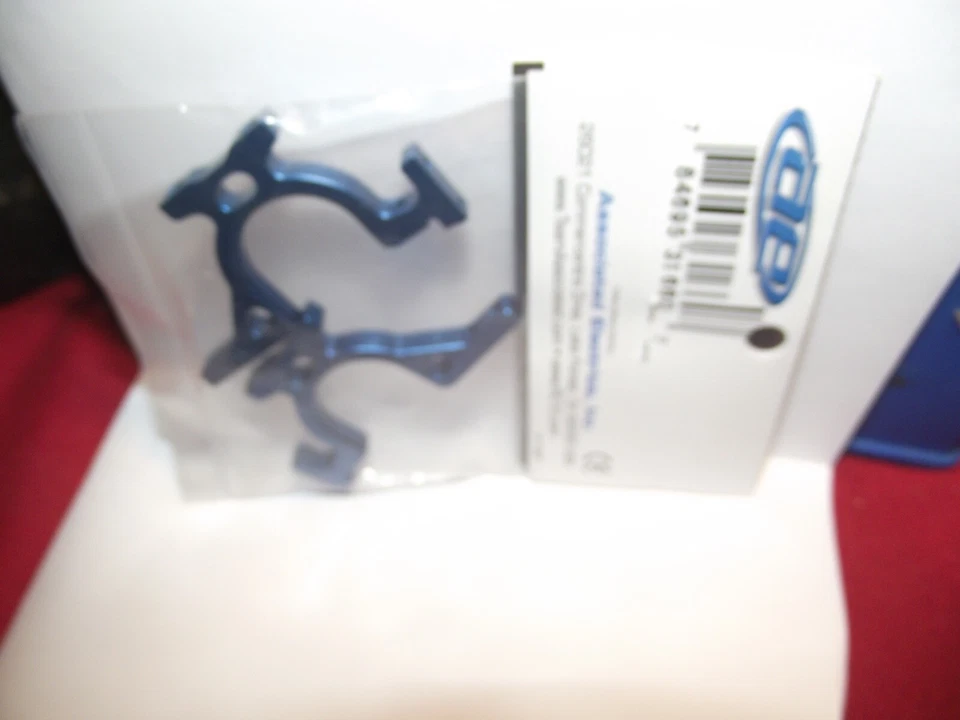 Factory Team Associated TC7 Blue Aluminum Bulkhead 2pcs 31660 - Image 4 of 4