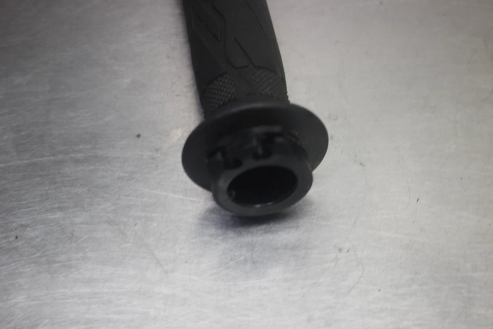 13-19 2013 Suzuki GSXR 750 Throttle Tube Foto 3 de 4