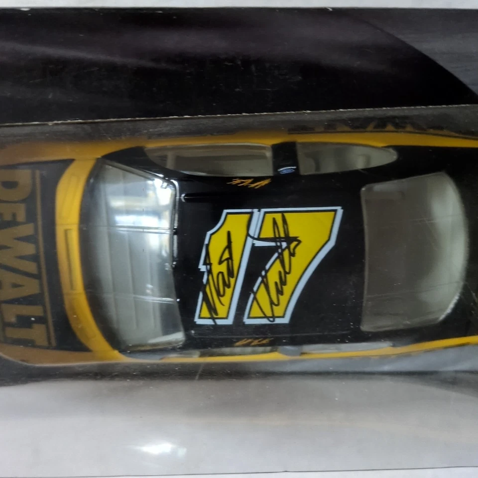  Autografiado Hot Wheels NASCAR Matt Kenseh #17 DeWalt Stock Car 1/24 Foto 3 de 4