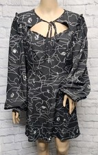 NWT LULUS M BLACK WHITE FLORAL RUFFLE CUT OUT TIE PUFF LONG SLEEVE V-NECK DRESS