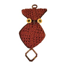CROCHET ART RED OWL 18  WALL HANGING TOWEL HOLDER RETRO 1970S MCM HIPPIE VTG