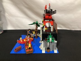 Lego Pirates 6279 Skull Island with Manual and 6 Mini Figs ( no box)