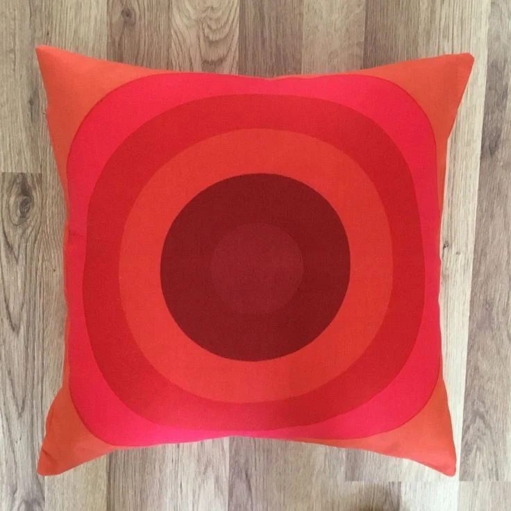 ALMOHADAS DE PLUMAS DANESAS MODERNAS AÑOS 70 DEN PERMANENTE ESTAMPADO A MANO 2-16X16 + MANTEL Foto 4 de 4