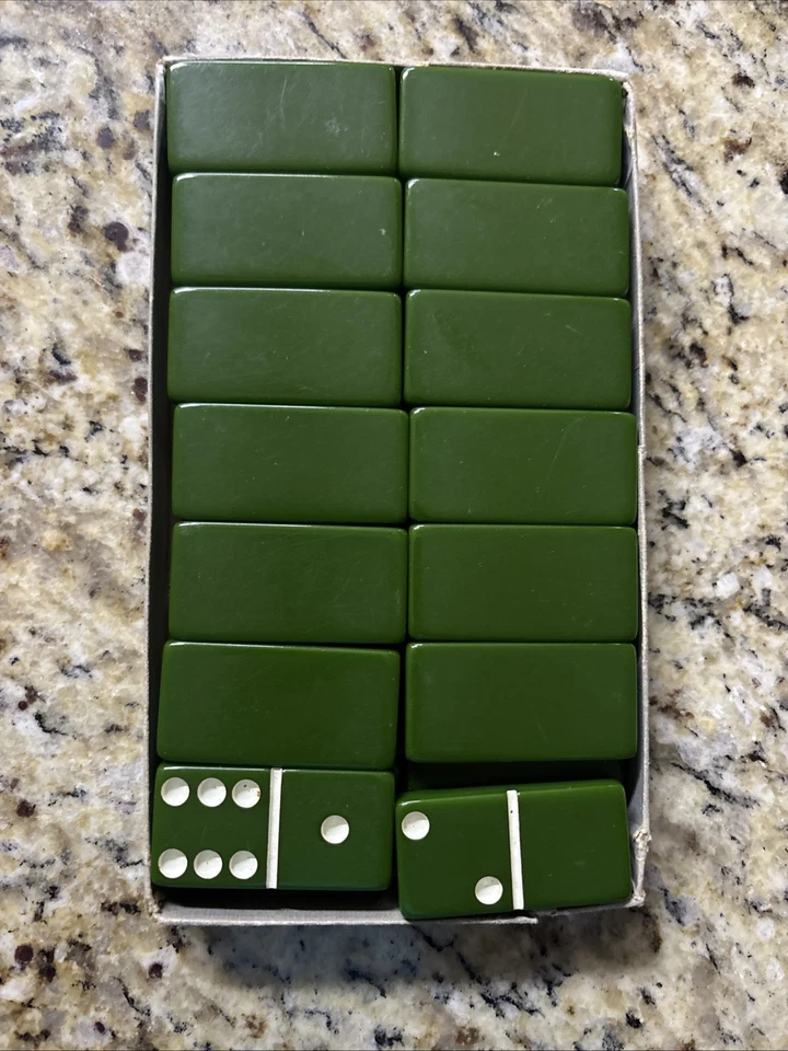 Catalin Crisloid Top Grade Dominoes Bakelite Game Set Green Complete With Box - Image 4 of 4