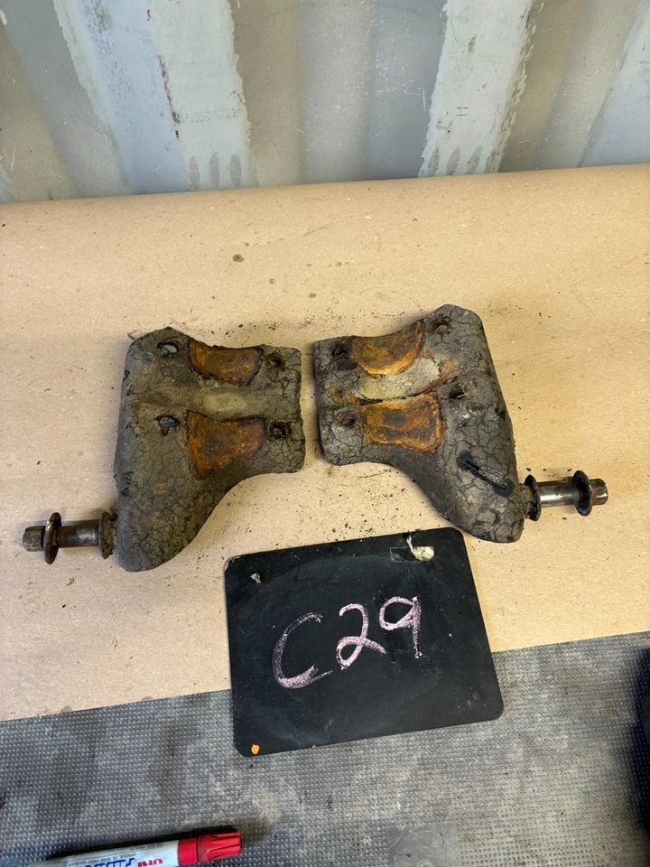 Dodge W100 W150 D150 D100 D250 D350 1981 87 1993 eje trasero placas de choque perno en U Foto 4 de 4