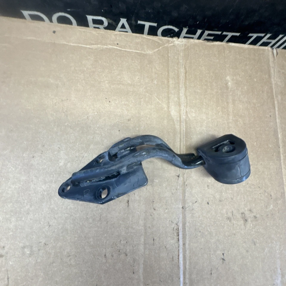 03-08 Soporte de suspensión de escape derecho Nissan 350z Infiniti G35 FX35 20741-CD000 Foto 2 de 4