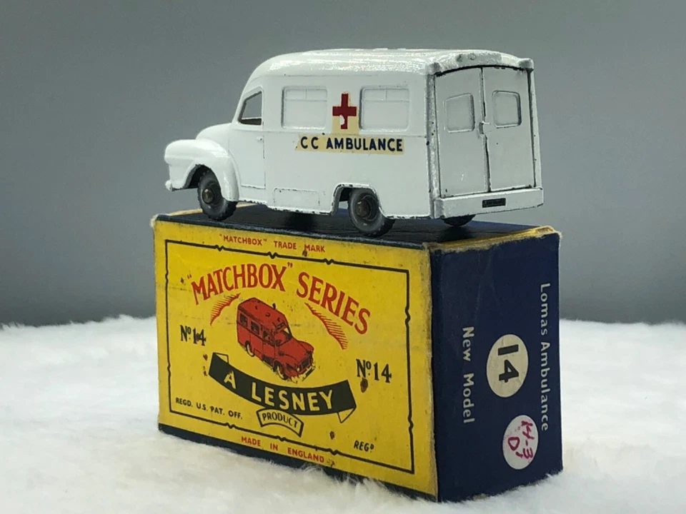 Moko LesneyMatchbox No 14C Lomas Ambulance NMint,"Roof guide lines" in Orig, Box - Image 2 of 4